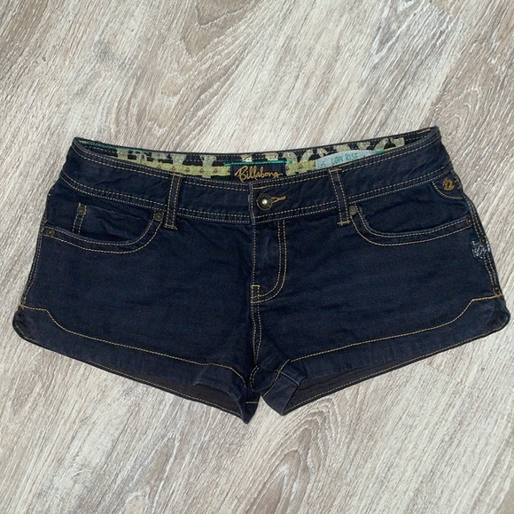 Women’s Billabong Low Rise Blue Denim Jeans Shorts 7 - Picture 1 of 7